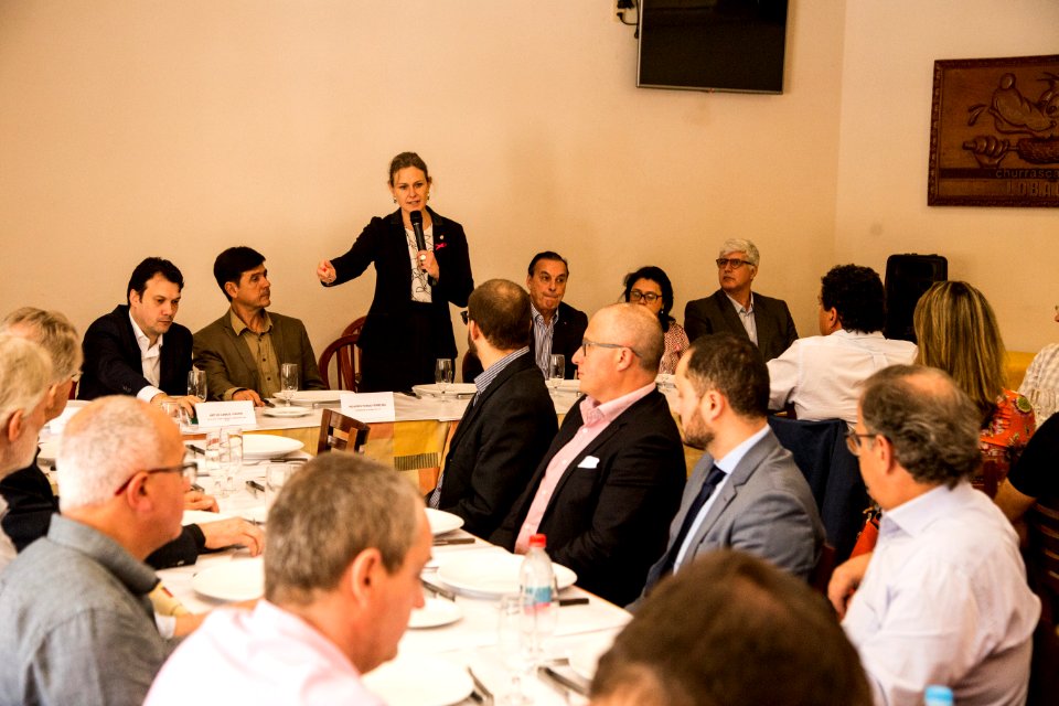 08.10.2019 -  Prefeita Paula Mascarenhas participa de almoço da Aliança Pelotas, com a presença do Secretário de Meio Ambiente, Artur Lemos, e presidente da Fepam, Marjorie Kauffmann - Foto: Gustavo Vara
