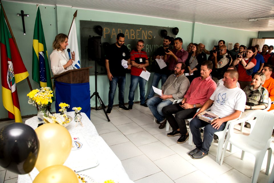 10.10.2019 - Prefeita Paula Mascarenhas participa da entrega dos votos de louvor aos servidores da 5ª Delegacia Penitenciária, no Presídio Regional de Pelotas - Foto: Gustavo Vara