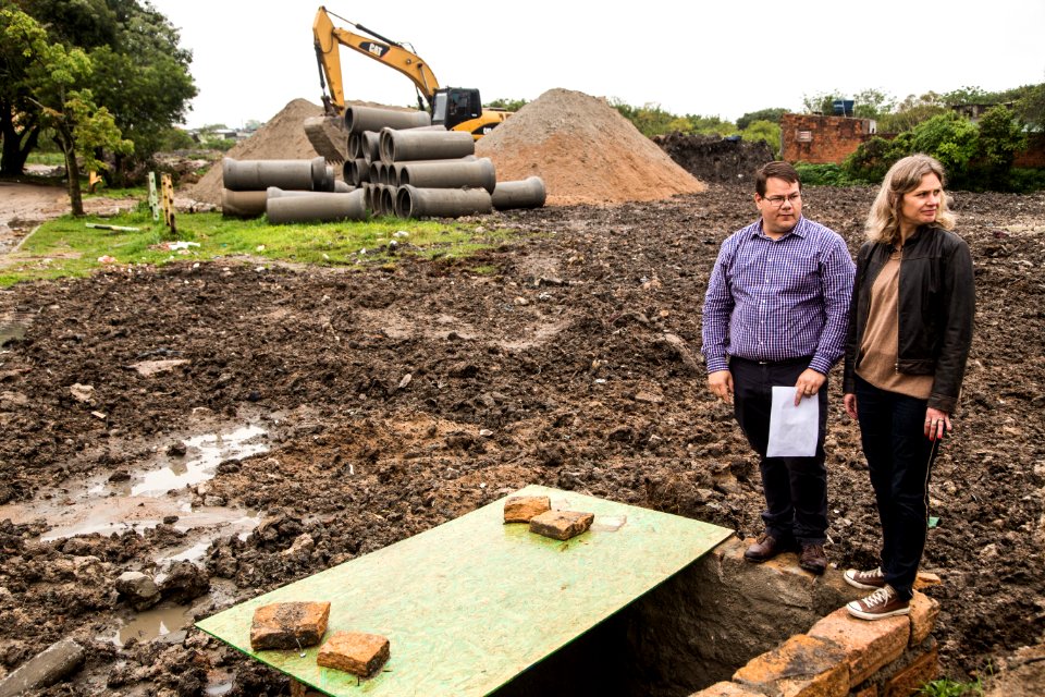 04.10.2019 - Prefeita Paula Mascarenhas vistoria sistema de drenagem na Casa de Bomba Anglo e obra na rua Gomes Carneiro - Foto: Gustavo Vara