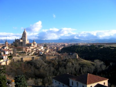 Sobre la Torre de Juan II del Alcázar de Segovia