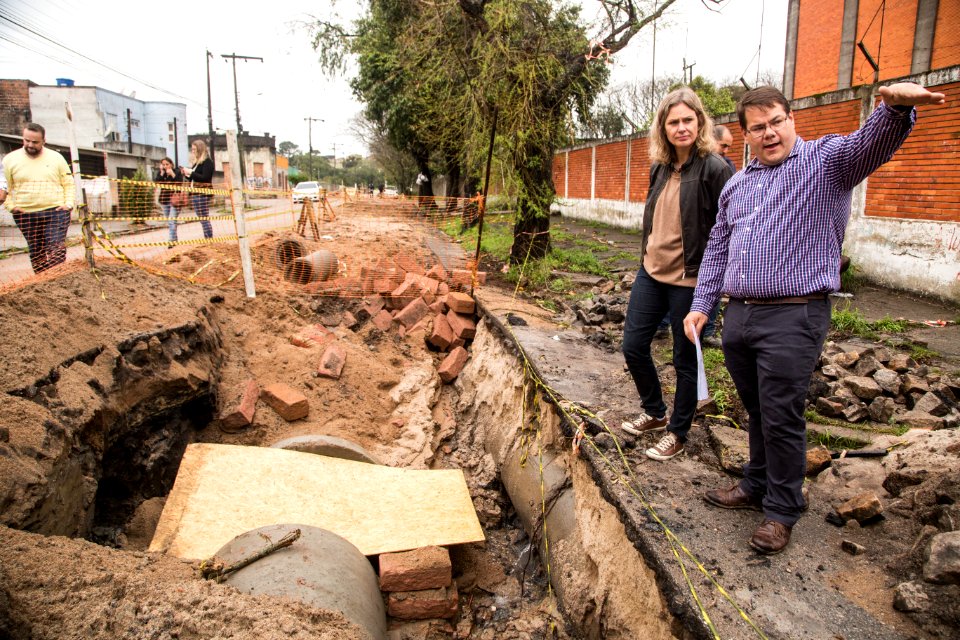 04.10.2019 - Prefeita Paula Mascarenhas vistoria sistema de drenagem na Casa de Bomba Anglo e obra na rua Gomes Carneiro - Foto: Gustavo Vara