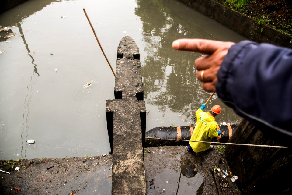 04.10.2019 - Prefeita Paula Mascarenhas vistoria sistema de drenagem na Casa de Bomba Anglo e obra na rua Gomes Carneiro - Foto: Gustavo Vara