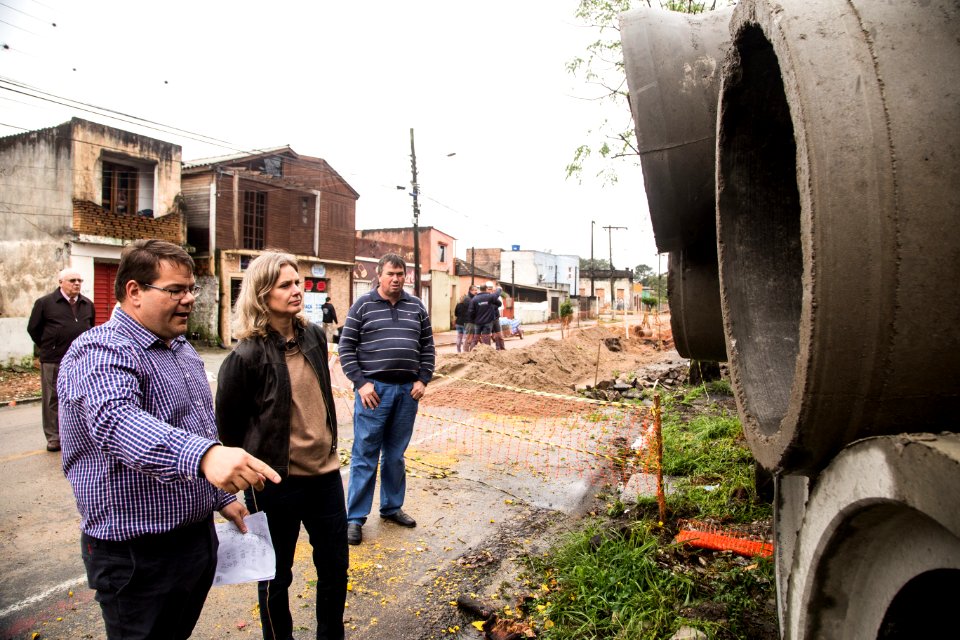 04.10.2019 - Prefeita Paula Mascarenhas vistoria sistema de drenagem na Casa de Bomba Anglo e obra na rua Gomes Carneiro - Foto: Gustavo Vara