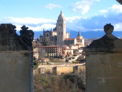 Sobre la Torre de Juan II del Alcázar de Segovia photo