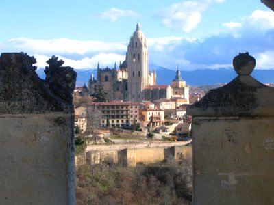 Sobre la Torre de Juan II del Alcázar de Segovia