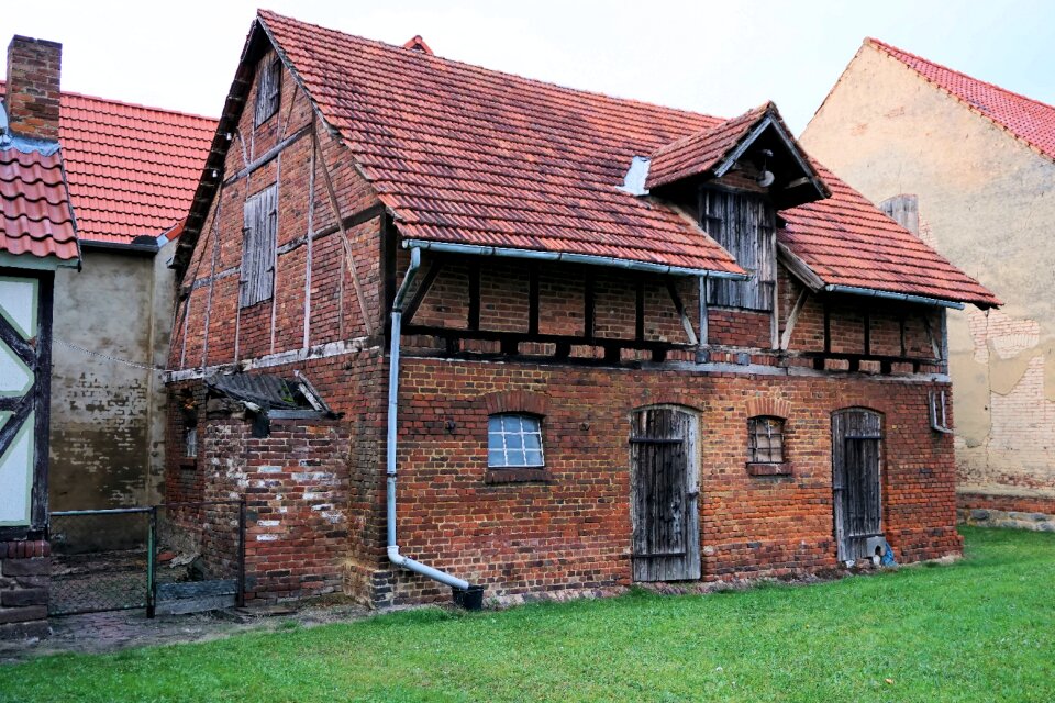 Truss old house building