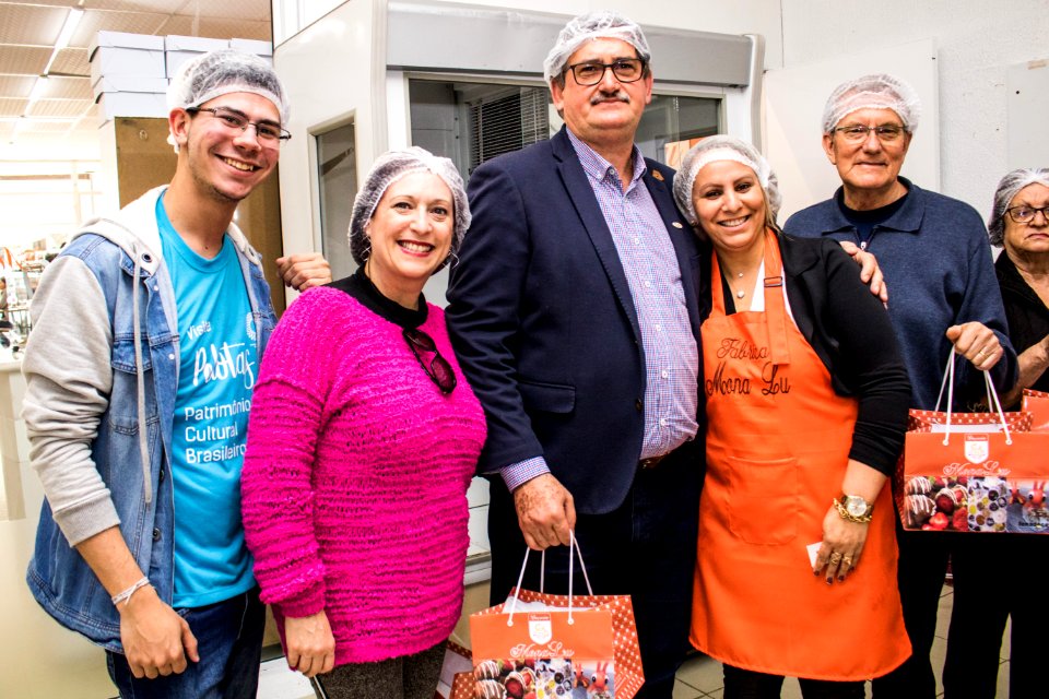 27.09.2019 - Vice-prefeito Idemar Barz e o secretário Gilmar Bazanella da Sdeti realizam visita guiada à fábrica de doces Monalu como parte da Semana do Turismo - Foto Michel Corvello