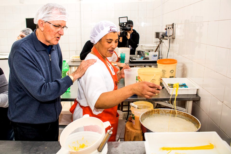 27.09.2019 - Vice-prefeito Idemar Barz e o secretário Gilmar Bazanella da Sdeti realizam visita guiada à fábrica de doces Monalu como parte da Semana do Turismo - Foto Michel Corvello