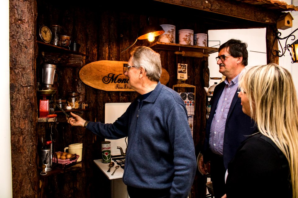 27.09.2019 - Vice-prefeito Idemar Barz e o secretário Gilmar Bazanella da Sdeti realizam visita guiada à fábrica de doces Monalu como parte da Semana do Turismo - Foto Michel Corvello