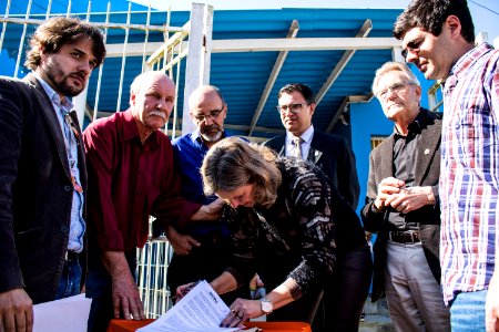 25.09.2019 - Prefeita Paula Mascarenhas realiza assinatura do contrato para iluminação de LED da avenida Adolfo Fetter no Barro Duro - Foto Michel Corvello