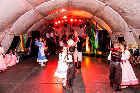 19.09.2019 - Vice-prefeito Idemar Barz prestigia show do grupo Querência - Foto Michel Corvello
