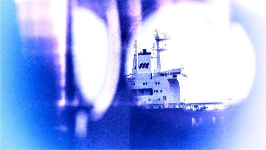 .... a kalandor évek - view through a porthole