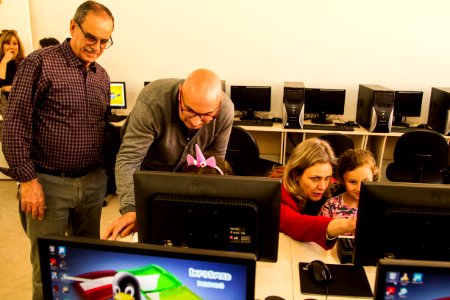 19.09.2019 - Prefeita Paula Mascarenhas visita o novo laboratório de informática da Emef Mário Meneghetti - Foto: Gustavo Vara