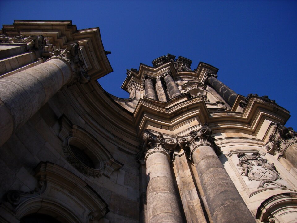 Building reconstruction landmark