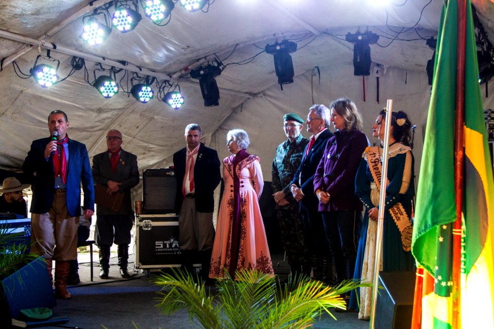 14.09.2019 - Prefeita Paula Mascarenhas e o vice Idemar Barz no evento de abertura da Semana Farroupilha, no Largo do Mercado Central - Foto: Gustavo Vara