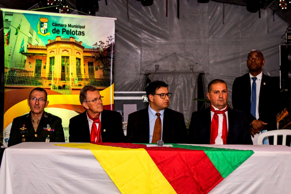 18.09.2019 - Vice-prefeito Idemar Barz participa de Sessão solene da Câmara de Vereadores, para entrega da Comenda João Simões Lopes Neto - Foto Michel Corvello