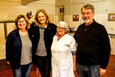 13.09.2019 - Prefeita Paula Mascarenhas e o vice Idemar Barz realizam visita ao Lar Nossa Senhora da Conceição, para entrega de cheque simbólico de R$ 250,00,  não reivindicado por vencedor do programa Nota Legal Pelotense - Foto: Gustavo Vara