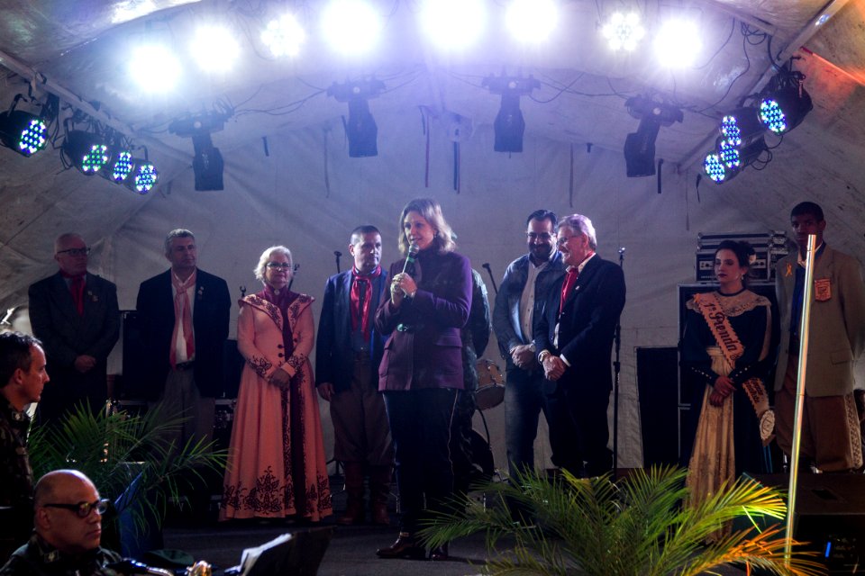 14.09.2019 - Prefeita Paula Mascarenhas e o vice Idemar Barz no evento de abertura da Semana Farroupilha, no Largo do Mercado Central - Foto: Gustavo Vara