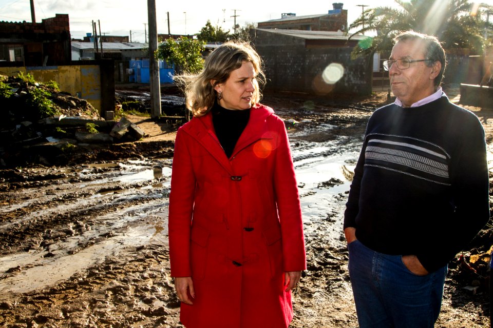 12.09.2019 - Prefeita Paula Mascarenhas  durante visita a um dos pontos da cidade que passou por alagamentos, no Corredor do Obelisco - Foto: Gustavo Vara