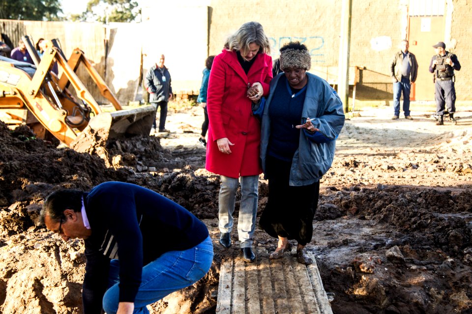 12.09.2019 - Prefeita Paula Mascarenhas  durante visita a um dos pontos da cidade que passou por alagamentos, no Corredor do Obelisco - Foto: Gustavo Vara