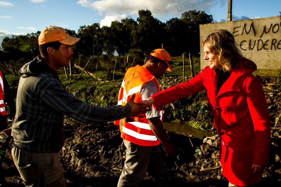 12.09.2019 - Prefeita Paula Mascarenhas  durante visita a um dos pontos da cidade que passou por alagamentos, no Corredor do Obelisco - Foto: Gustavo Vara