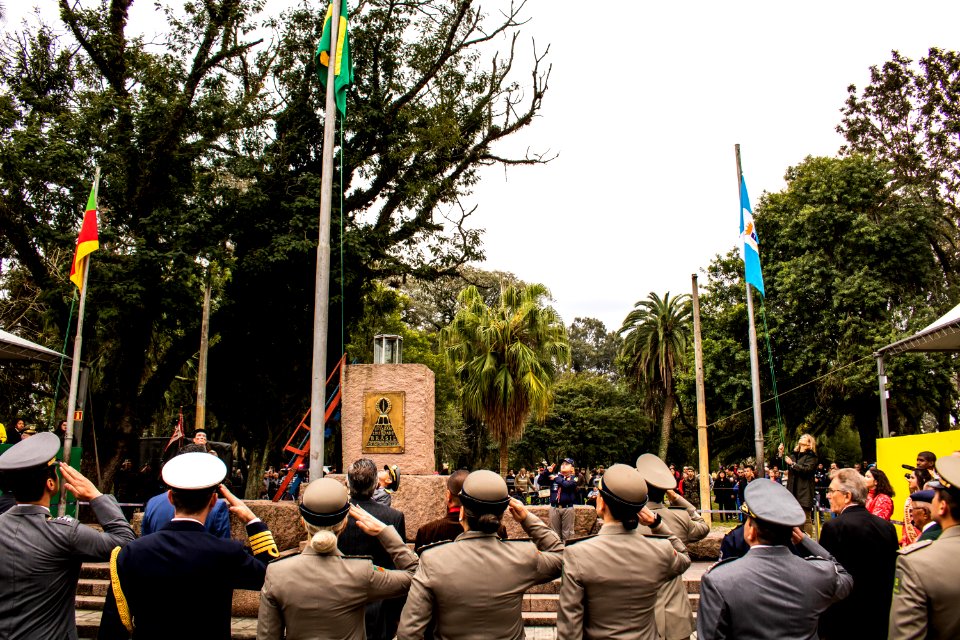 07.09.2019 - Prefeita Paula e o vice-prefeito Idemar Barz prestigiam desfile cívico militar de 7 de setembro - Foto Michel Corvello