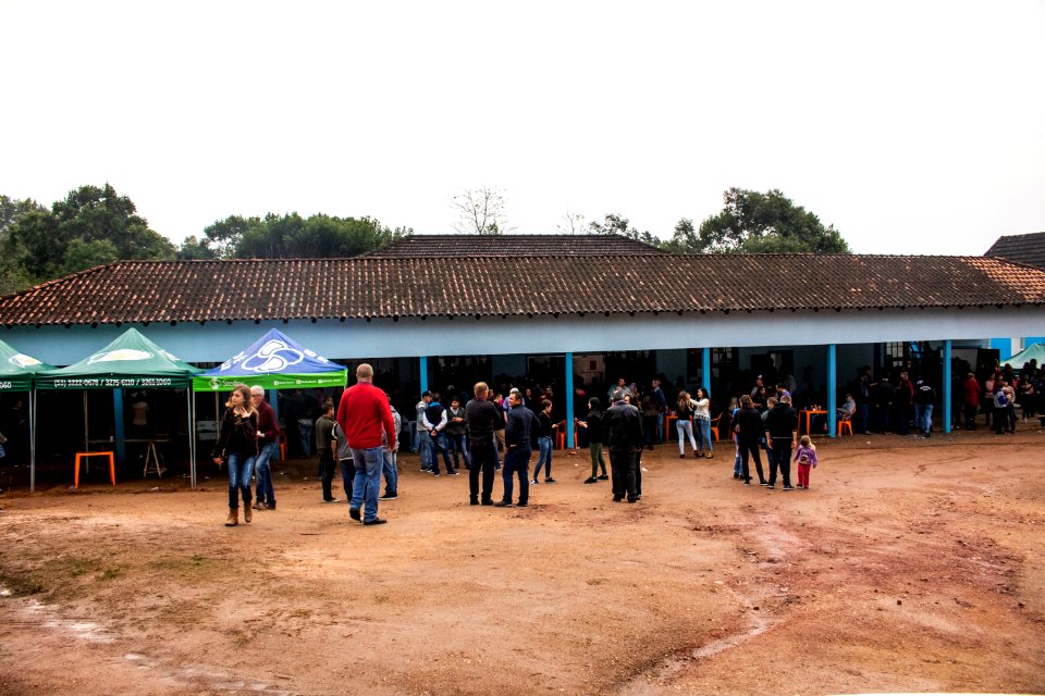 08.09.2019 - Vice-prefeito Idemar Barz e o secretário de Desenvolvimento Rural, Jair Seidel participam de festa na colônia com escolha da corte do pêssego - Foto Michel Corvello
