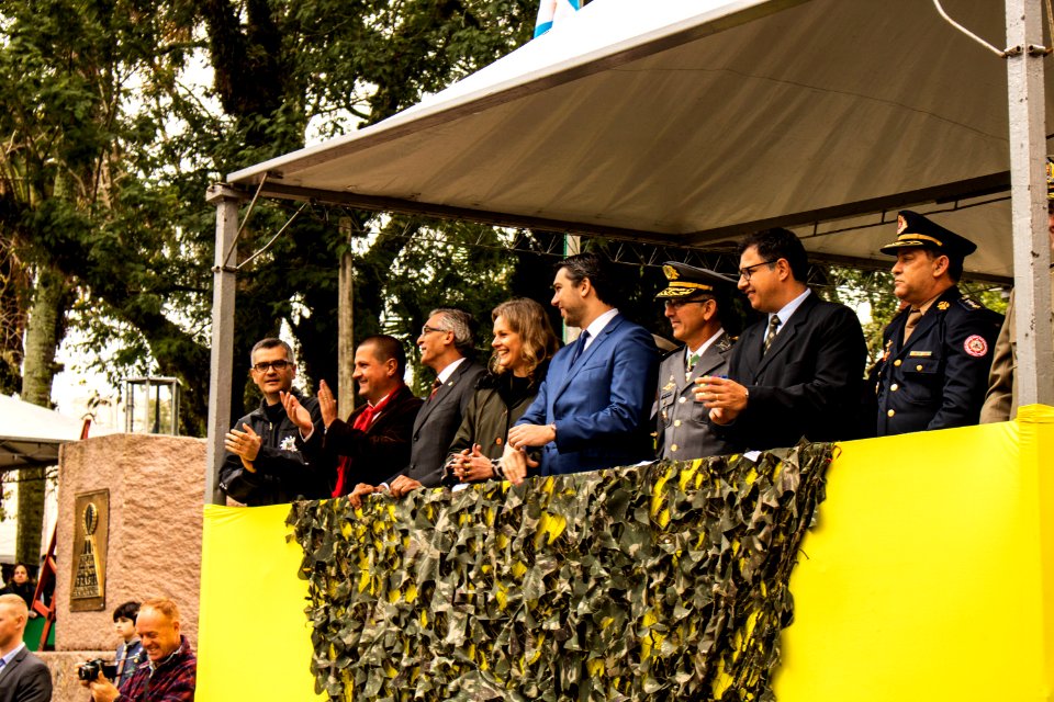 07.09.2019 - Prefeita Paula e o vice-prefeito Idemar Barz prestigiam desfile cívico militar de 7 de setembro - Foto Michel Corvello