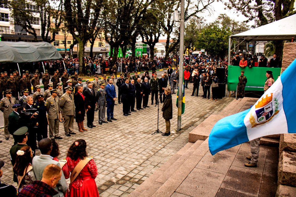 07.09.2019 - Prefeita Paula e o vice-prefeito Idemar Barz prestigiam desfile cívico militar de 7 de setembro - Foto Michel Corvello