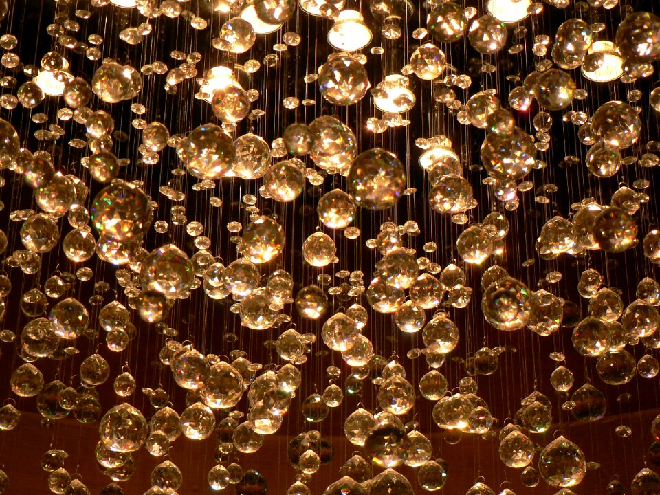 Light ceiling crystals
