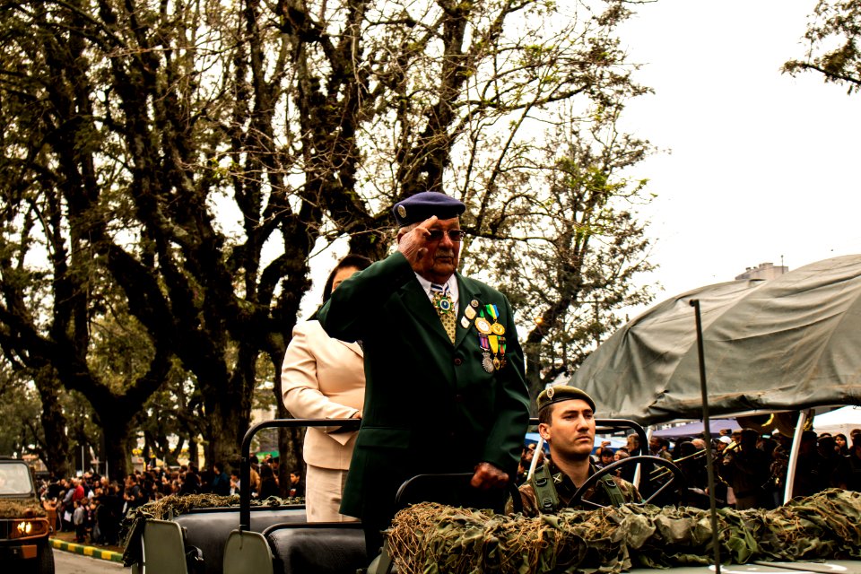 07.09.2019 - Prefeita Paula e o vice-prefeito Idemar Barz prestigiam desfile cívico militar de 7 de setembro - Foto Michel Corvello