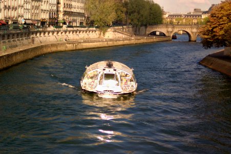 Quai des Grands Augustins, place Saint-Michel Paris France - creative commons by gnuckx