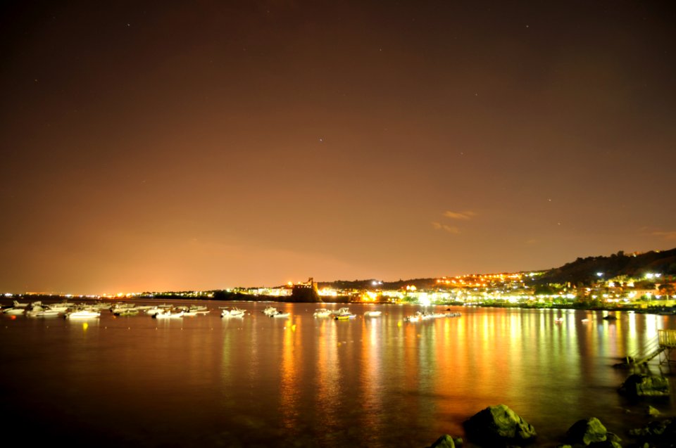 Acitrezza Faraglioni Moon Rise Sicilia Italy Italia - Creative Commons by gnuckx