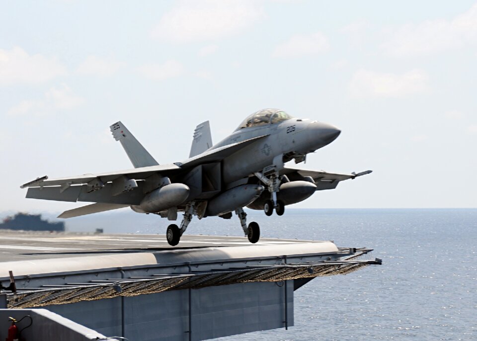 F-18 super hornet aircraft carrier