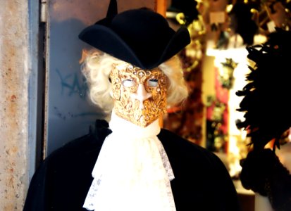 Venetian Carnival Mask - Maschera di Carnevale - Venice Italy - Creative Commons by gnuckx photo