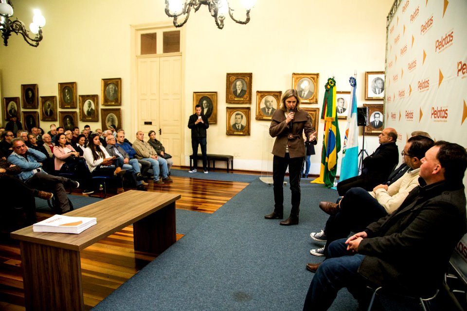 02.09.2019 - Prefeita Paula Mascarenhas realiza a entrega de novas autorizações aos taxistas - Foto: Gustavo Vara