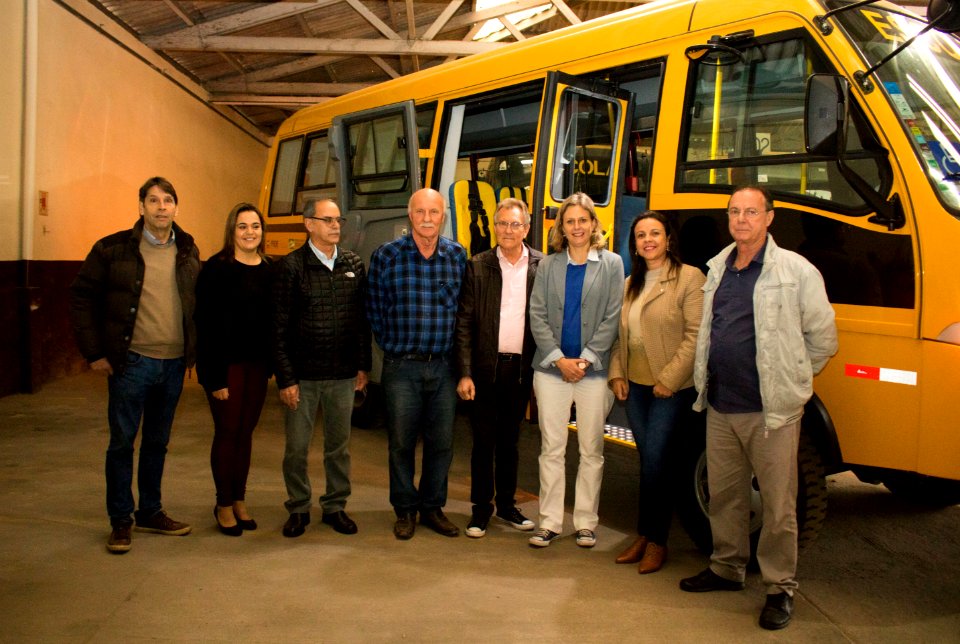 30.08.19 Prefeita entrega ônibus escolar para escolas da zona rural - Foto: Adriana Rabassa