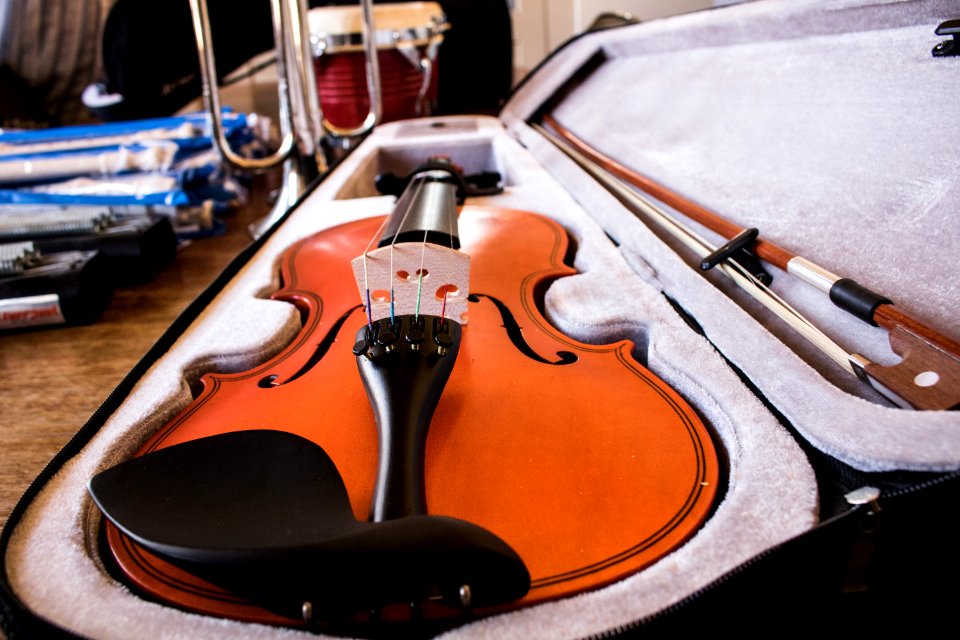 27.08.2019 - Doação de instrumentos musicais pela Secretaria de Habitação e Regularização Fundiária - Foto Michel Corvello