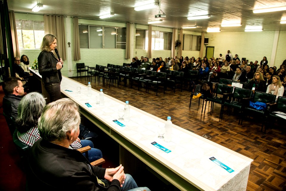 26.08.2019 - Prefeita Paula Mascarenhas participa da abertura do Seminário "Educação permanente em saúde para o  desenvolvimento do trabalho na saúde: pensando sobre o cuidado, a gestão e o controle social em Pelotas - Foto: Gustavo Vara