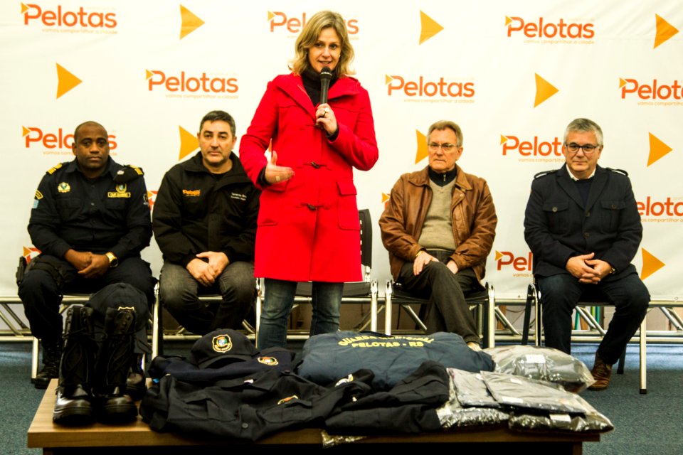 15.08.2019 - Prefeita Paula Mascarenhas realiza a entrega dos novos fardamentos da Guarda Municipal - Foto: Gustavo Vara