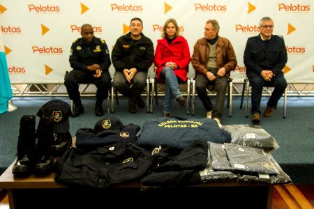 15.08.2019 - Prefeita Paula Mascarenhas realiza a entrega dos novos fardamentos da Guarda Municipal - Foto: Gustavo Vara