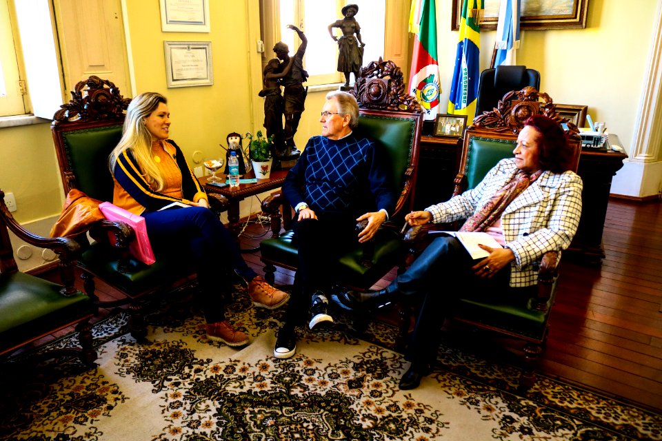 31.07.2019 - Prefeito em exercício Idemar Barz recebe a visita de Renata Silveira Jeske, presidente do PSL Pelotas Mulher - Foto: Gustavo Vara