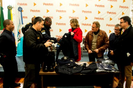 15.08.2019 - Prefeita Paula Mascarenhas realiza a entrega dos novos fardamentos da Guarda Municipal - Foto: Gustavo Vara
