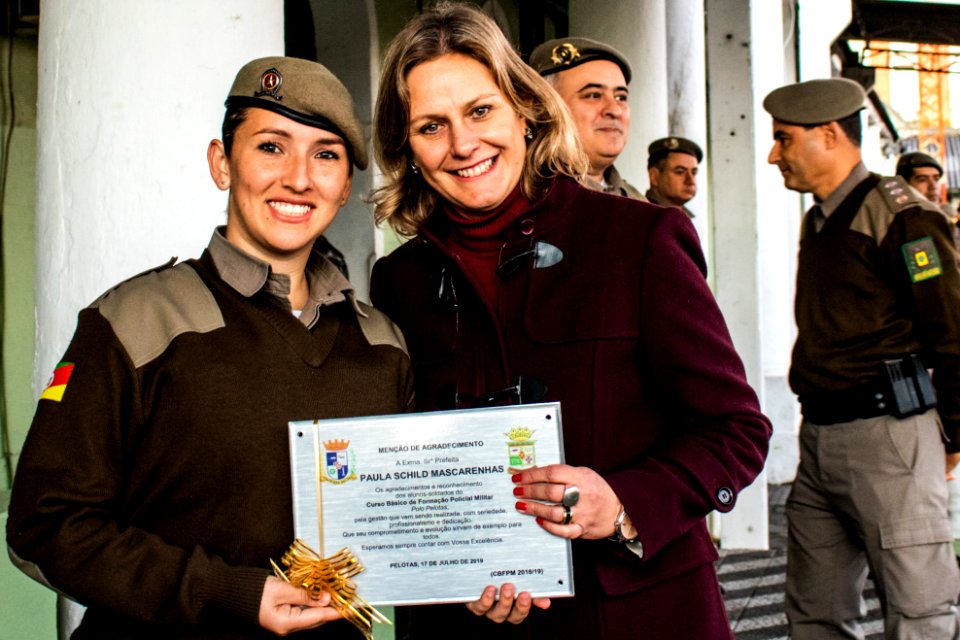 17.07.2019 - Prefeita Paula Mascarenas recebe homenagem dos soldados do 4º BPM - Foto Michel Corvello