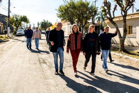 18.07.2019 - Prefeita Paula Mascarenhas realiza caminhada para entrega da rua Francisco Simões no Fragata - Foto Michel Corvello