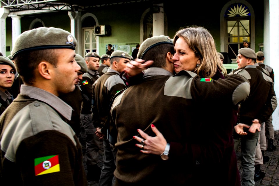 17.07.2019 - Prefeita Paula Mascarenas recebe homenagem dos soldados do 4º BPM - Foto Michel Corvello