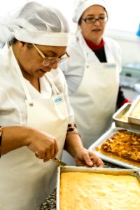 02.08.2019 - Produção de receitas com farinha de arroz pelas merendeiras - Foto: Gustavo Vara