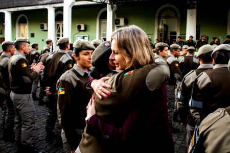 17.07.2019 - Prefeita Paula Mascarenas recebe homenagem dos soldados do 4º BPM - Foto Michel Corvello