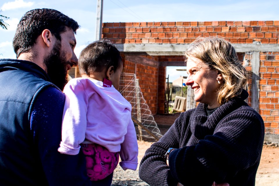 18.07.2019 - Prefeita Paula Mascarenhas realiza caminhada para entrega da rua Francisco Simões no Fragata - Foto Michel Corvello