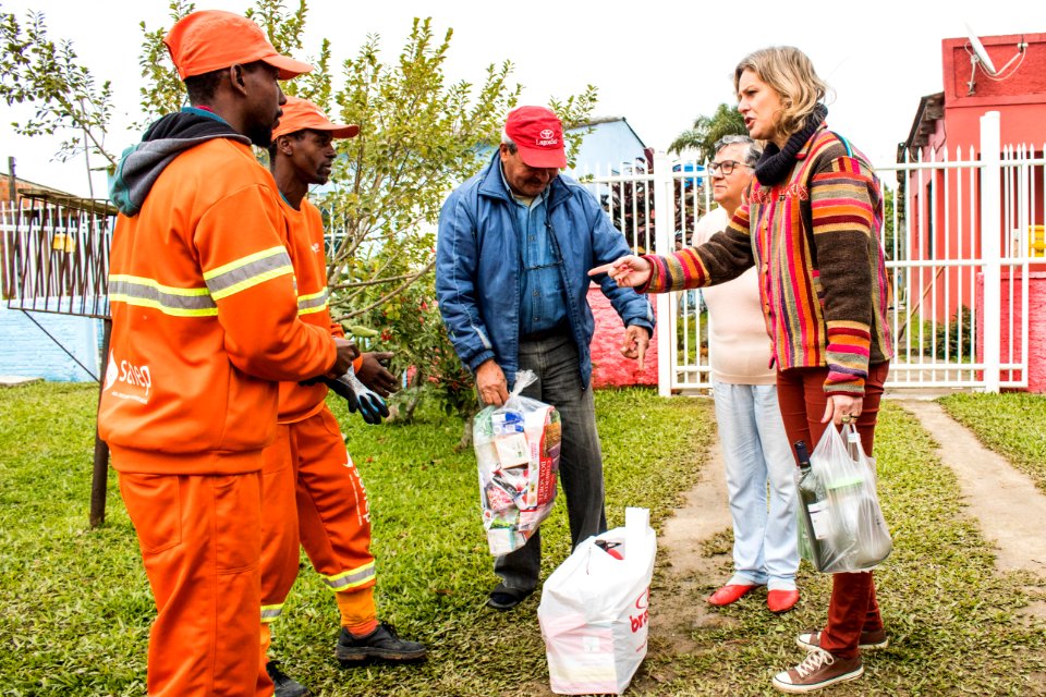 18.07.2019 Prefeita Paula Acompanha Novo Ponto de Coleta Seletiva Fotos Michel Corvello